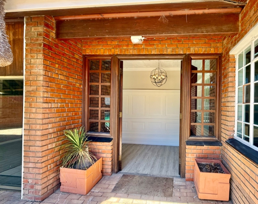 5 Bedroom Property for Sale in Bluewater Bay Eastern Cape